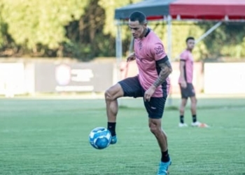 Em busca de abrir vantagem na Série B, Vitória visita o Londrina nesta segunda