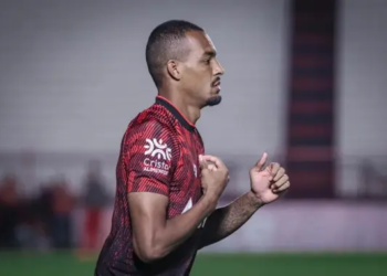 “Vamos impor nosso ritmo e buscar os 3 pontos”, diz zagueiro do Atlético-GO sobre jogo contra o Vitória