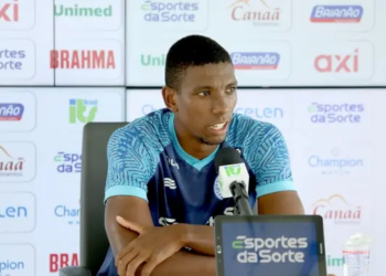 Kanu celebra novo contrato com o Bahia e mira o Botafogo: “Conseguir o que ninguém fez”