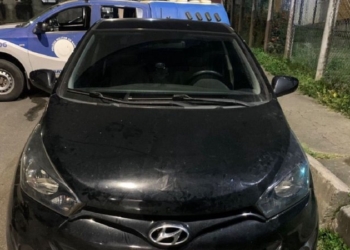 PM troca tiros e recupera veículos com restrição de roubo em Salvador