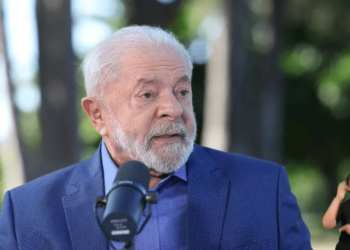 Deputado bolsonarista propõe tirar armas de fogo de seguranças de Lula