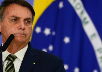 Bolsonaro admite ter pedido para disparar textos sobre segurança das urnas