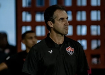 “Vitória muito importante”, diz Léo Condé após Rubro-Negro vencer mais uma