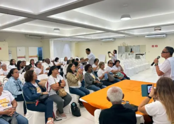 Professores da rede estadual anunciam mobilização na AL-BA nesta terça e mantém indicativo de greve