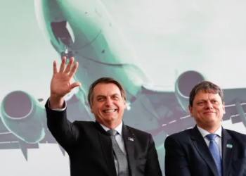 Para beneficiar Bolsonaro, Tarcísio cogita anistiar multas de quem não usou máscara na pandemia