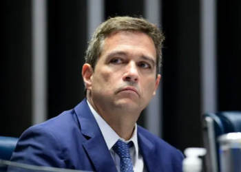 BC estuda acabar com rotativo no cartão de crédito para reduzir inadimplência e juros altos, diz Campos Neto