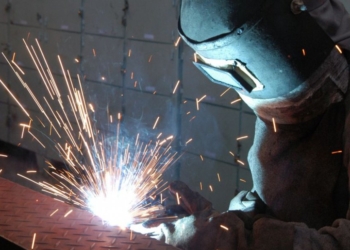 Pesquisa do IBGE diz que produção industrial cresce 0,1%