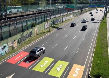 Quatro suspeitos de assalto a ônibus de turismo são presos na Avenida Paralela