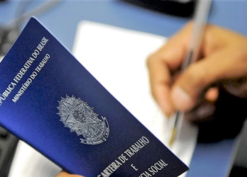 Desemprego cai a 7,9% no trimestre terminado em julho, diz IBGE