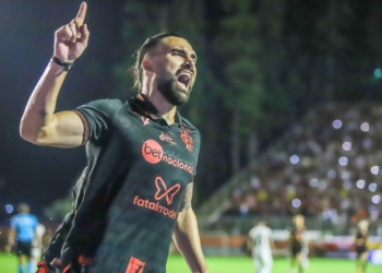 Artilheiro do Vitória, Léo Gamalho fez gol em quatro dos últimos cinco jogos que disputou