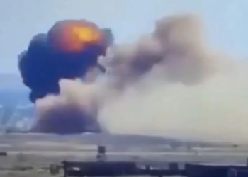 Vídeo: avião soviético com cerca de 140 pessoas a bordo explode segundos após pousar no Mali