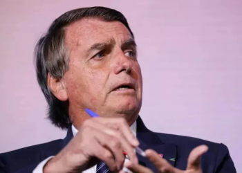 Apoiador faz PIX de R$ 14 mil a Bolsonaro por engano