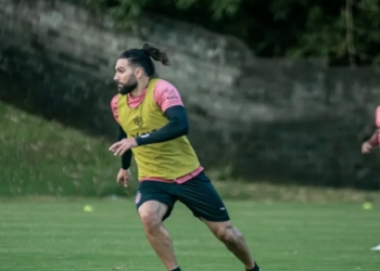 Com a possibilidade de aumentar vantagem na liderança, Vitória recebe o Mirassol