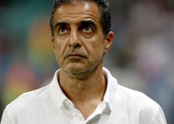 Após empate, Paiva minimiza críticas da torcida: “Nunca me chamaram de burro”