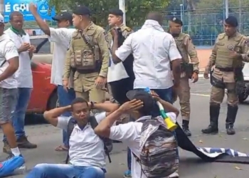 Rodoviários demitidos da extinta CSN protestam por pagamento de indenizações