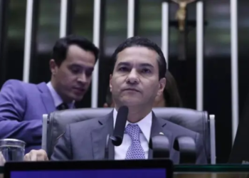 Vice da Câmara, Marcos Pereira aproveita ausência de Arthur Lira para se cacifar para 2025