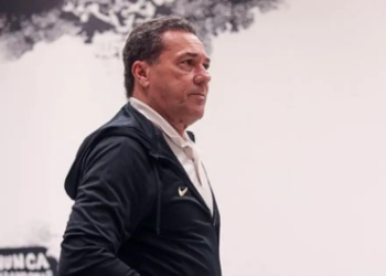 Corinthians anuncia demissão do técnico Vanderlei Luxemburgo
