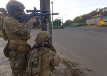 Encurralados pela polícia, suspeitos fogem para mata nas proximidades da Estrada do Derba