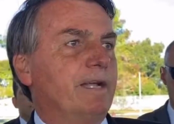 Bolsonaro é internado em Brasília