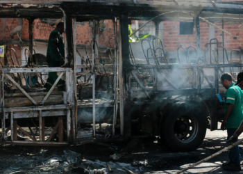 Bandidos usaram sofá para incendiar ônibus em Castelo Branco