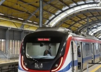 Após manobra técnica, metrô deixa vagões lotados sem energia