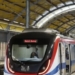 Após manobra técnica, metrô deixa vagões lotados sem energia