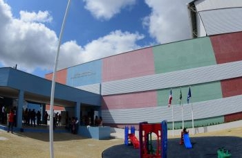 Prefeitura inaugura escola reconstruída em Valéria com salas climatizadas