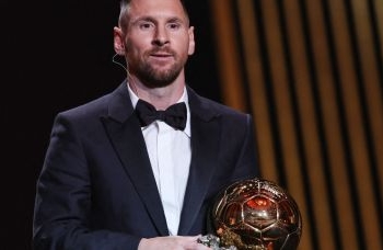 Messi conquista Bola de Ouro da France Football pela oitava vez