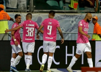 Bahia supera o Internacional e se afasta da zona de rebaixamento