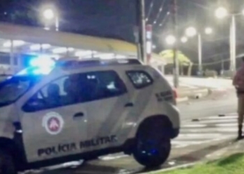 Homem bêbado é preso após dirigir em contramão na Avenida Paralela