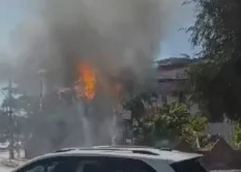 Poste pega fogo e causa transtornos no trânsito na região do Cabula