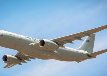 Oitavo avião da FAB com brasileiros repatriados pousa no Rio de Janeiro