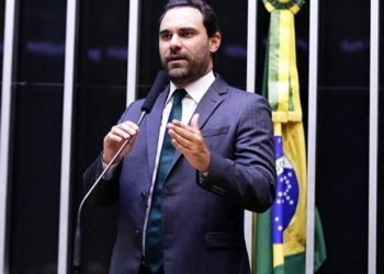 Baiano, Adolfo Viana pode assumir PSBD nacional, diz Aécio Neves