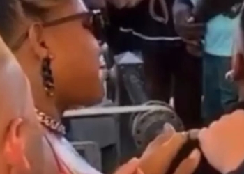 Abalado, Cristian Bell faz discurso revelador no velório de Rodrigo Amendoim: ‘Fez miséria com ele’