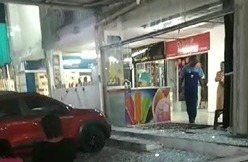  Tiroteio destrói fachada e causa pânico em frente um dos principais shoppings de Salvador