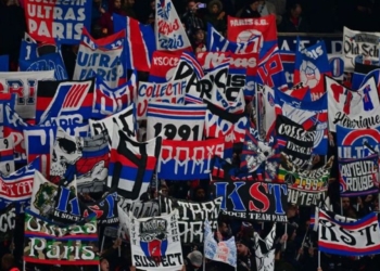 Torcedor do PSG é esfaqueado após briga com torcida do Milan antes de jogo