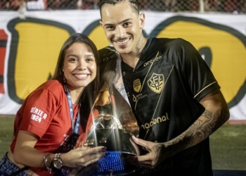 Não fica! Zagueiro é o primeiro a se despedir do Vitória após título da Série B