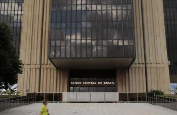 Mercado reduz previsão da inflação de 4,63% para 4,59% este ano 