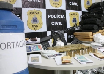 Polícia Civil desmonta laboratório de drogas em condomínio de luxo na BA