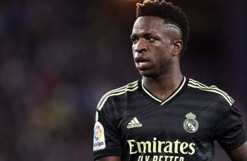 Vinicius Jr. dá show em primeiro duelo com o Valencia após caso de racismo