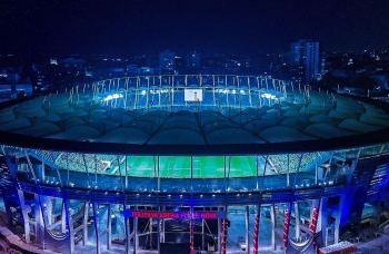 Arena Fonte Nova se ilumina de azul em homenagem a Roberto Carlos
