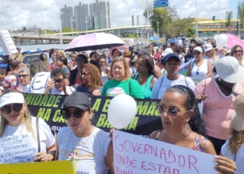 Profissionais da enfermagem fazem manifestação em Salvador
