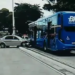 Carro invade faixa exclusiva e colide com BRT