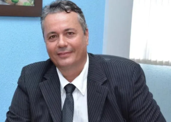Da prisão, prefeito que tentou matar ex nomeia substituto