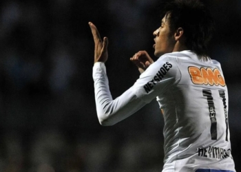 Neymar pede ao presidente do Santos aposentadoria da camisa 11