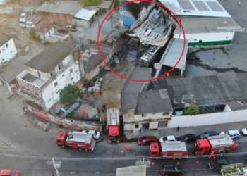 Ônibus ficam destruídos após incêndio na Avenida San Martin