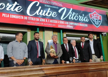 Vitória é homenageado na Câmara Municipal de Salvador pela conquista do título da Série B