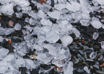 Morador registra chuva de granizo durante temporal em cidade baiana