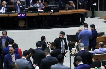 Senado aprova emenda que proíbe máquinas em estabelecimentos para apostas