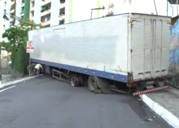 Caminhão quebra no bairro dos Barris, em Salvador, e deixa trânsito complicado